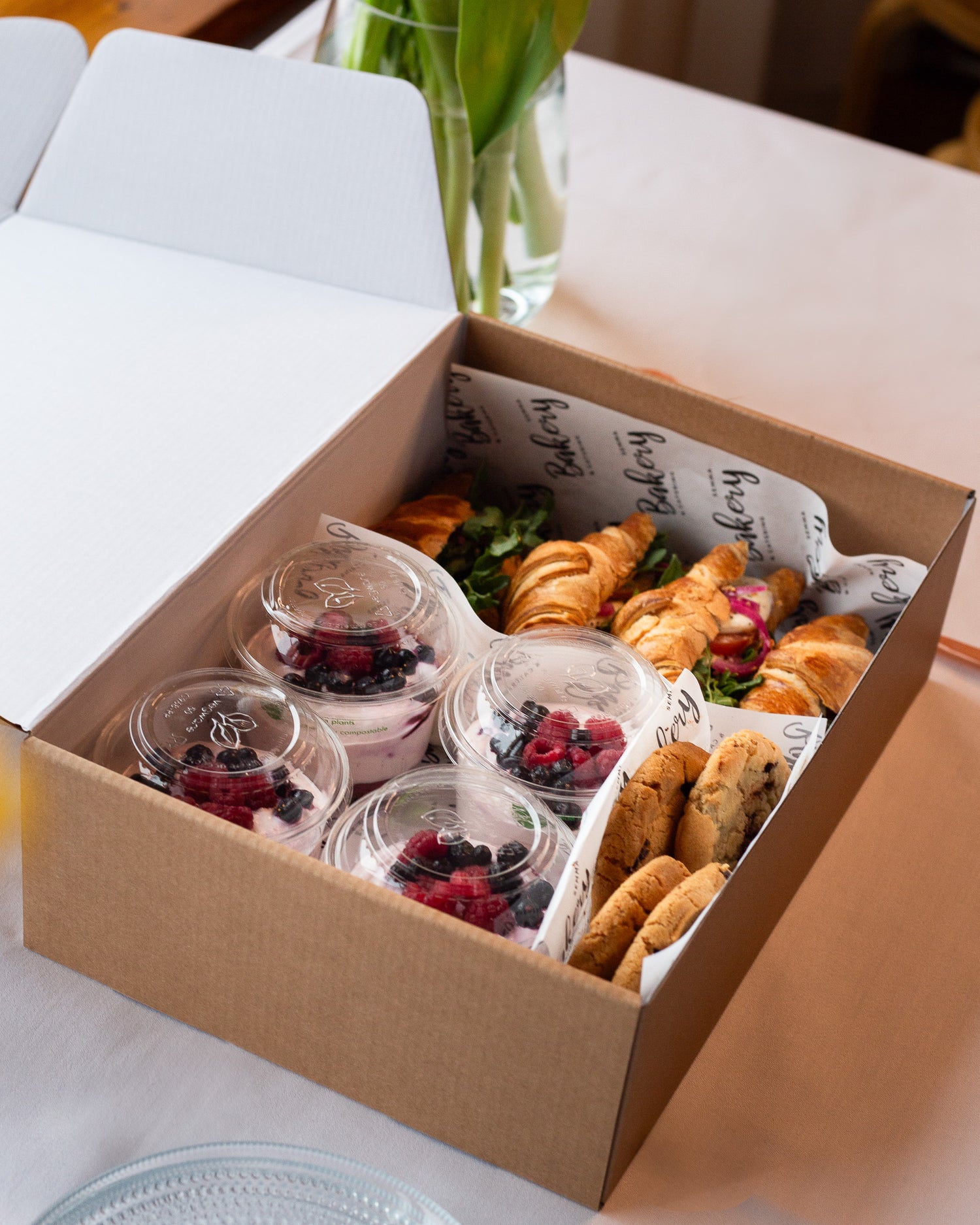 Aamiaisboxi - aamupala jaettavaksi ystävien tai kollegoiden kesken