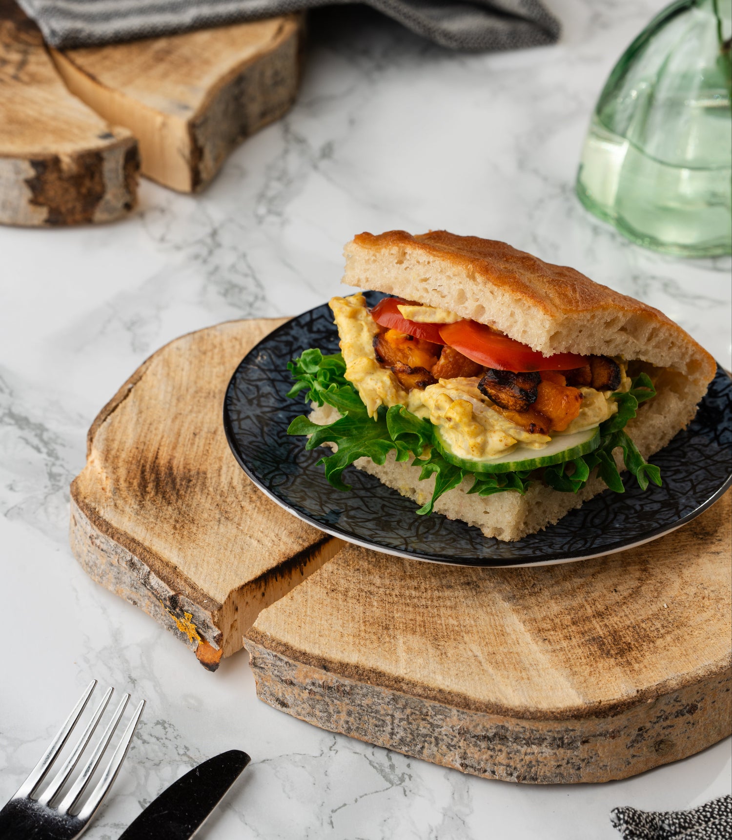 Broileri-bataattifocaccia - mehevä focaccia broilerilla ja paahdetulla bataatilla