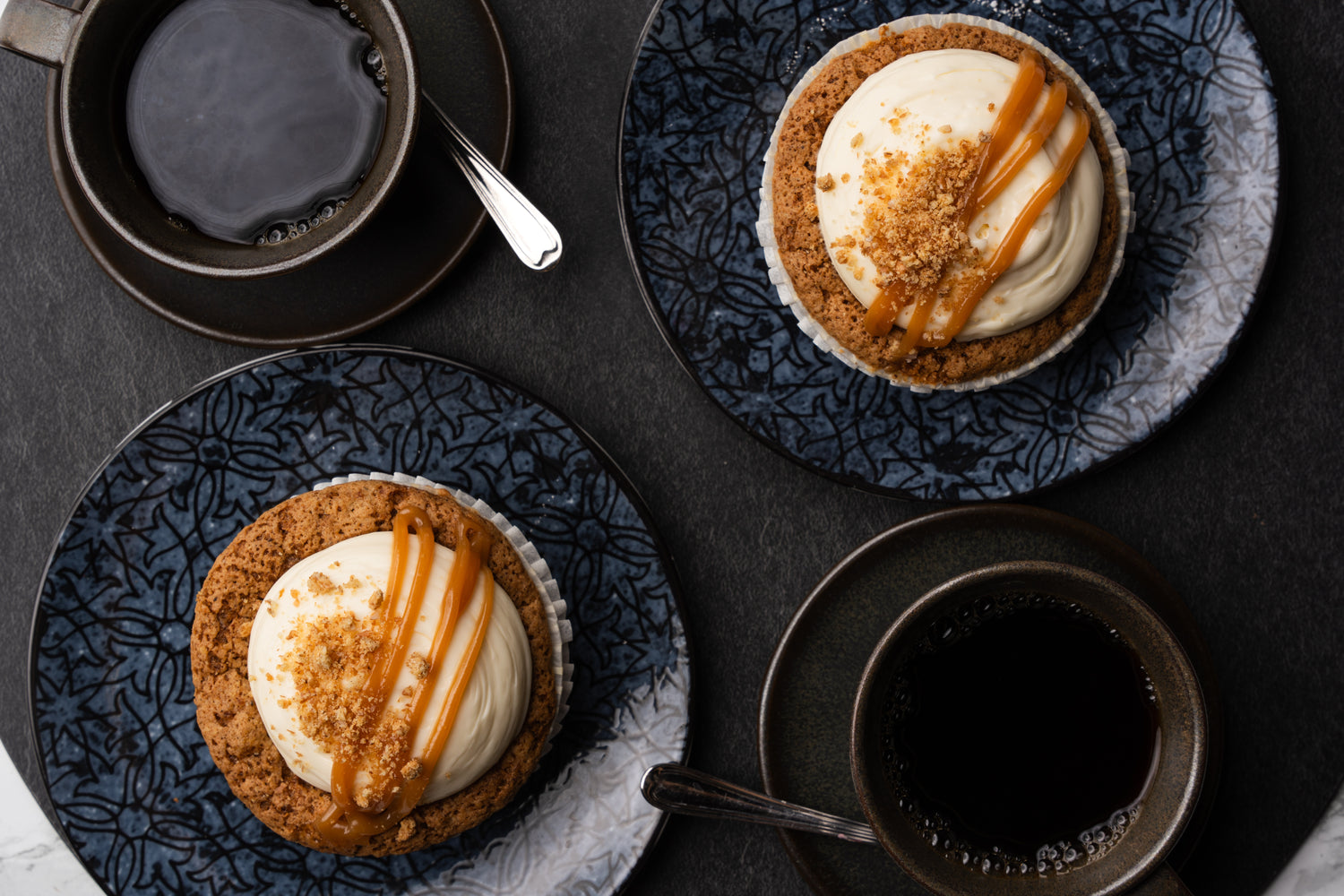 Kahvituspaketti - kahvi/tee ja kuukauden makea tuote