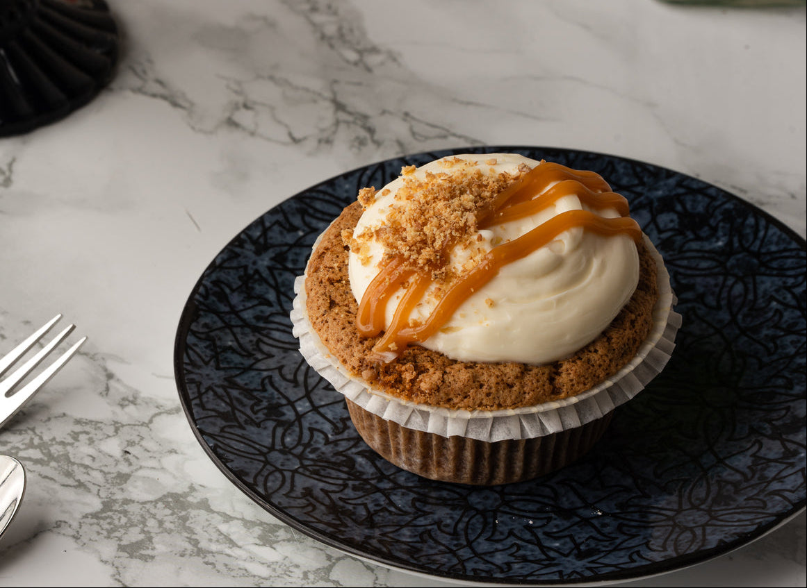 Muffini kinuskikuorrutteella