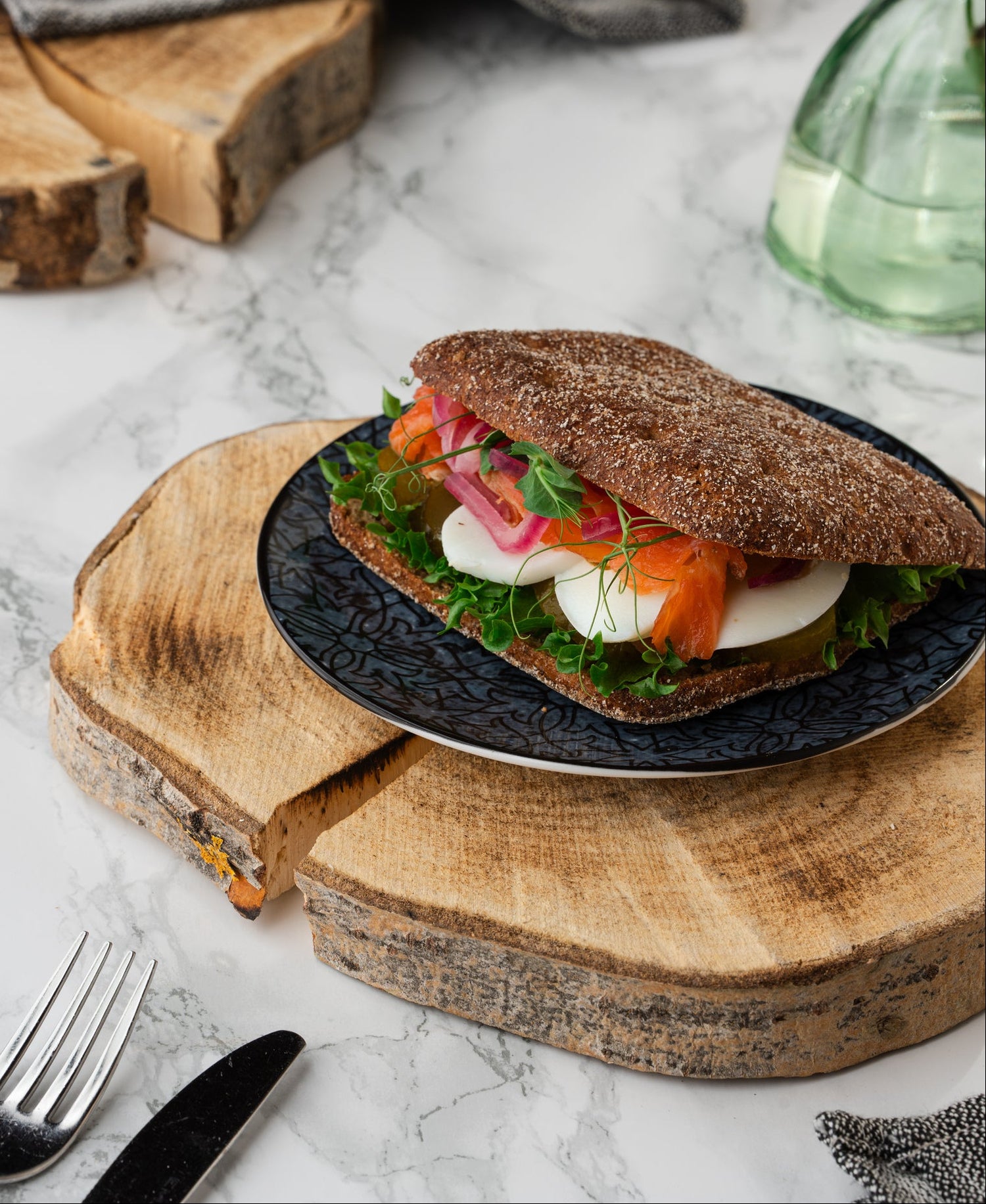 Lohi-ruisleipä, Ruisleipä lohi-kananmuna täytteellä