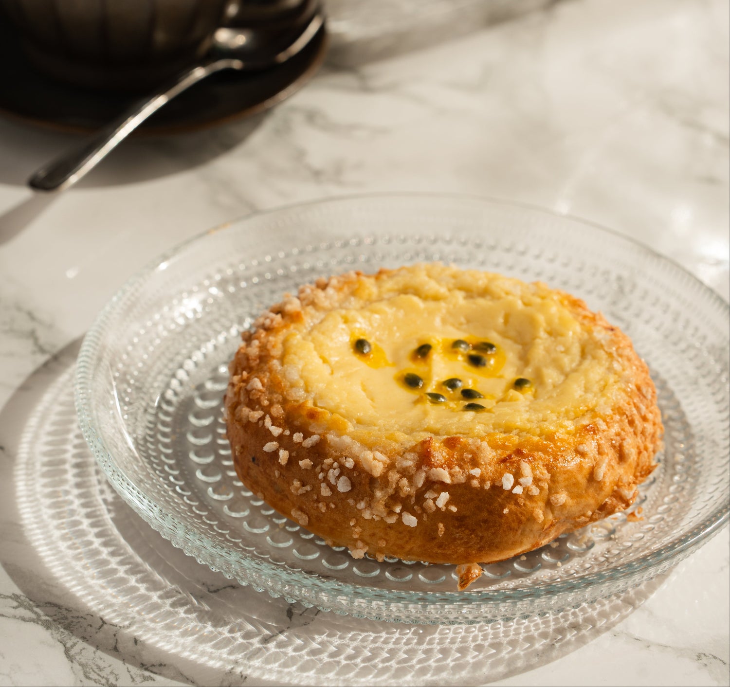 Pulla herkullisella passionrahkatäytteellä