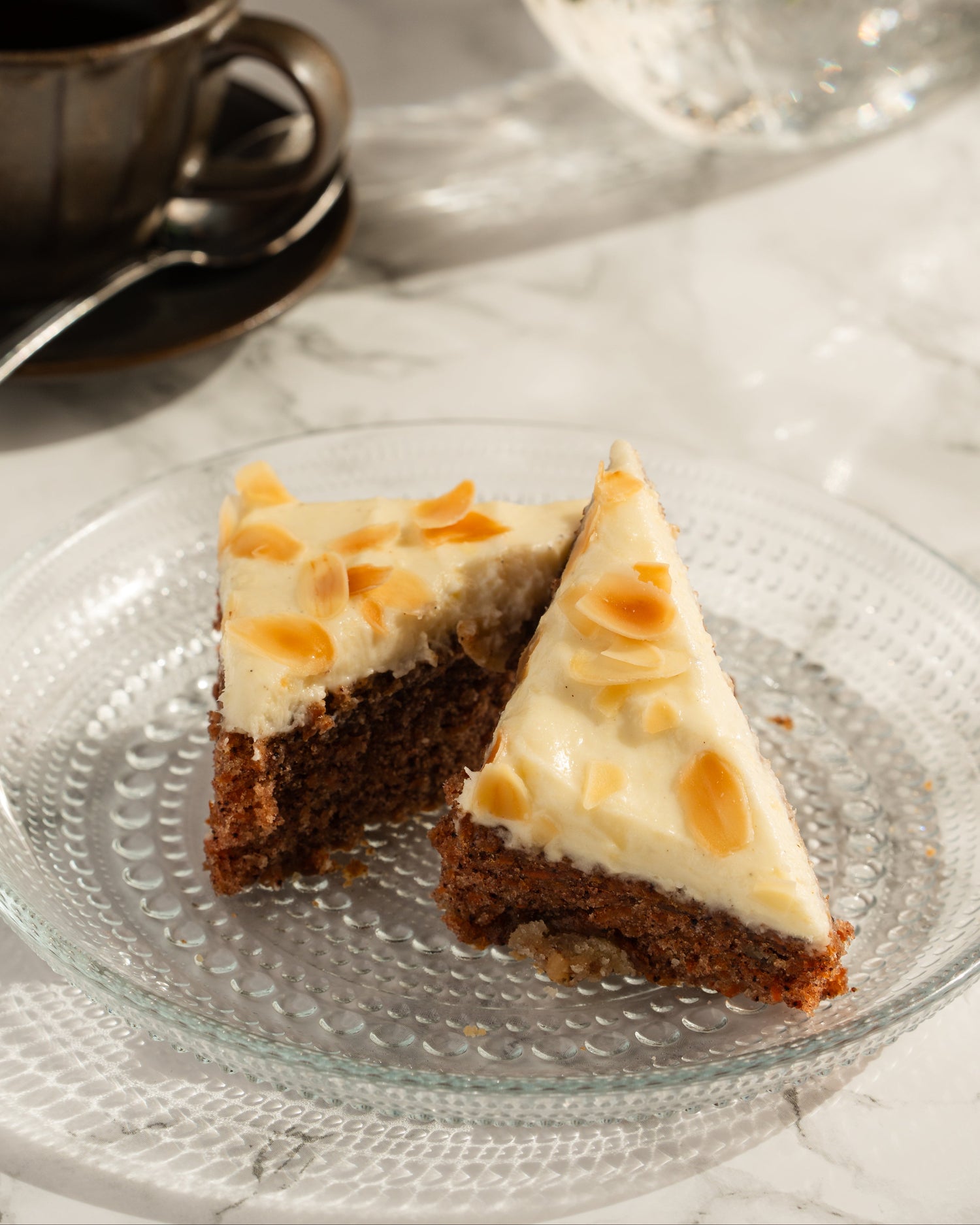 Porkkanapiirakka kinuskilla - klassinen piirakka pehmeällä kinuskilla