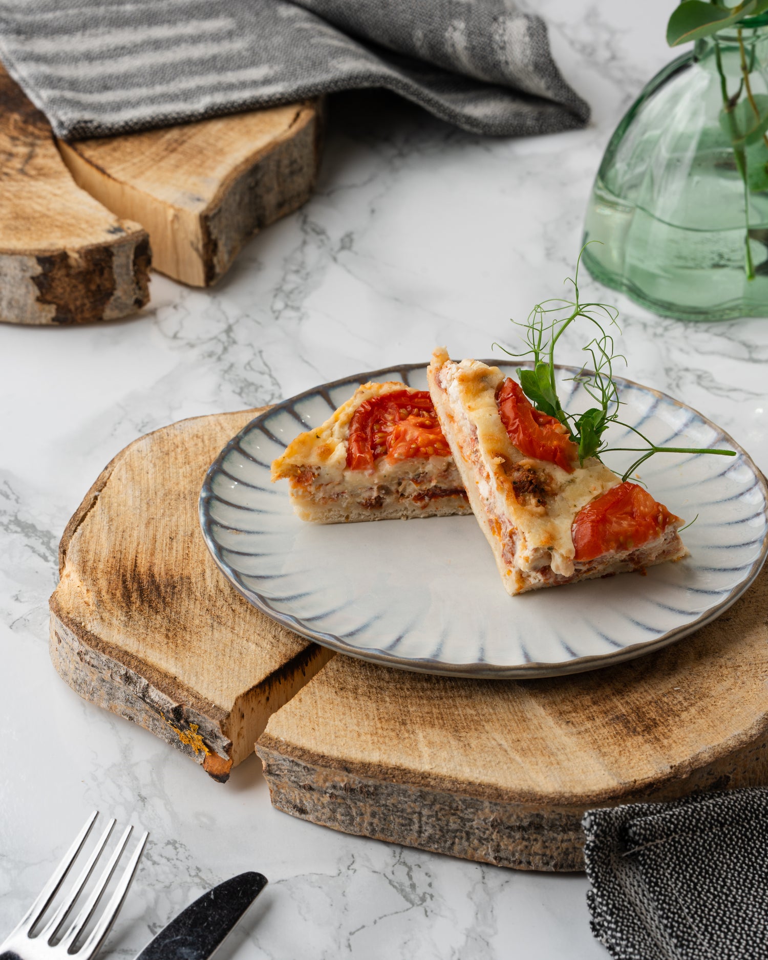 Vuohenjuusto-tomaattipiirakka - suolainen piirakka vuohenjuusto-tomaattitäytteellä