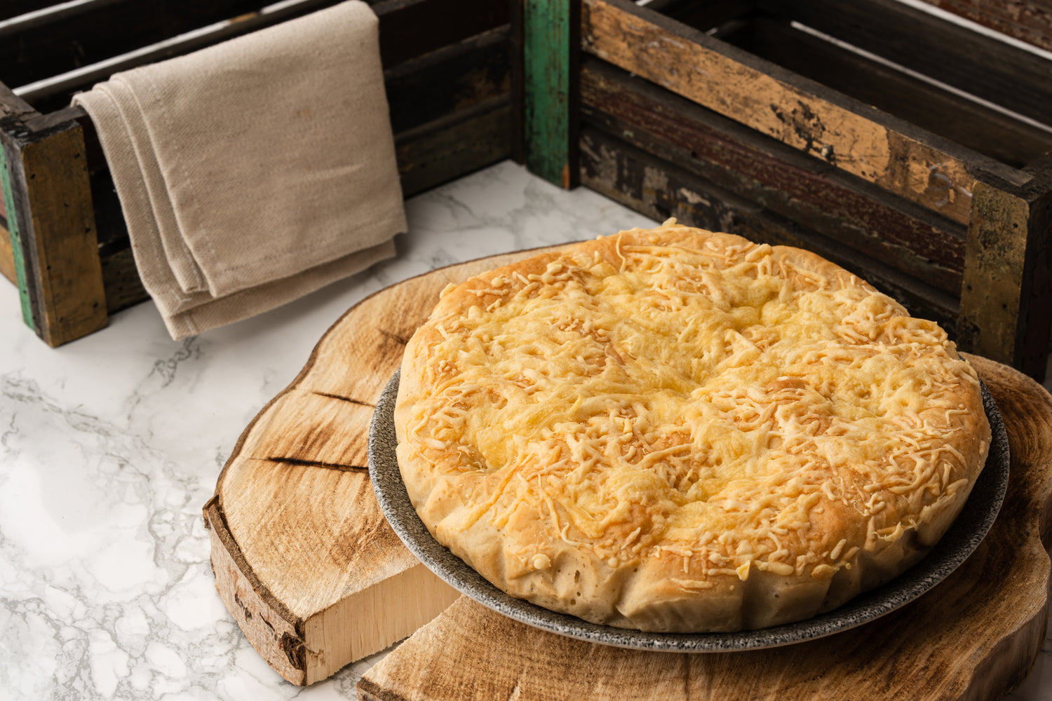 Focaccia, italialainen klassikko rosmariinilla ja tomaatilla, Semma Bakery