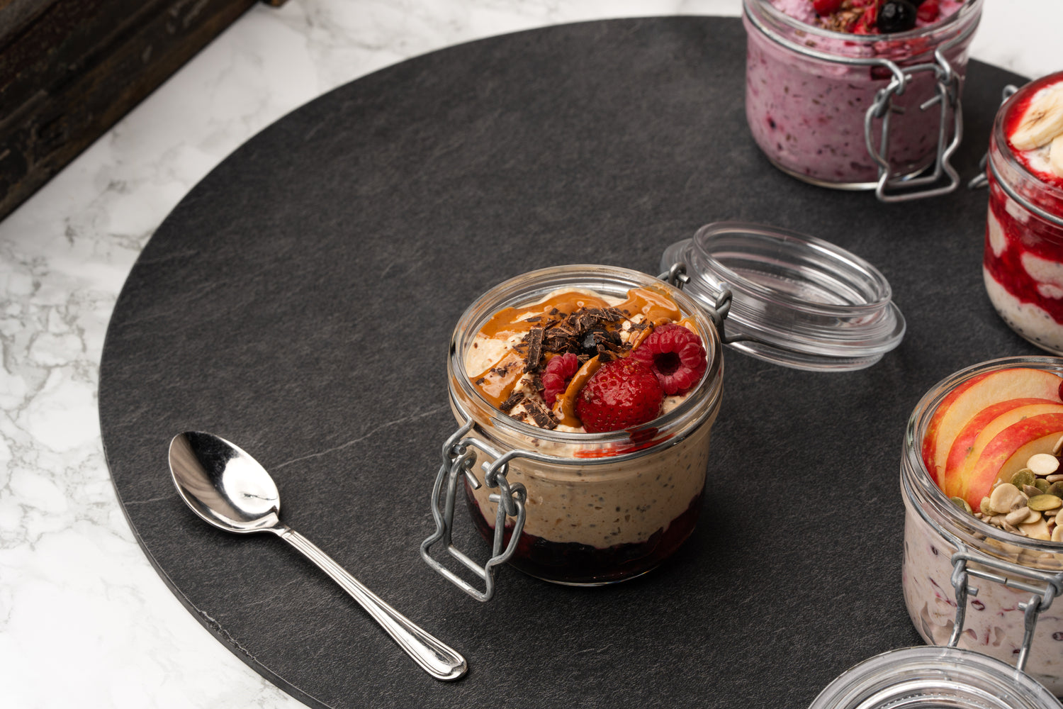 Herkuttelijan tuorepuuro, luksusta arkeen maapähkinävoilla ja suklaalla, Semma Catering