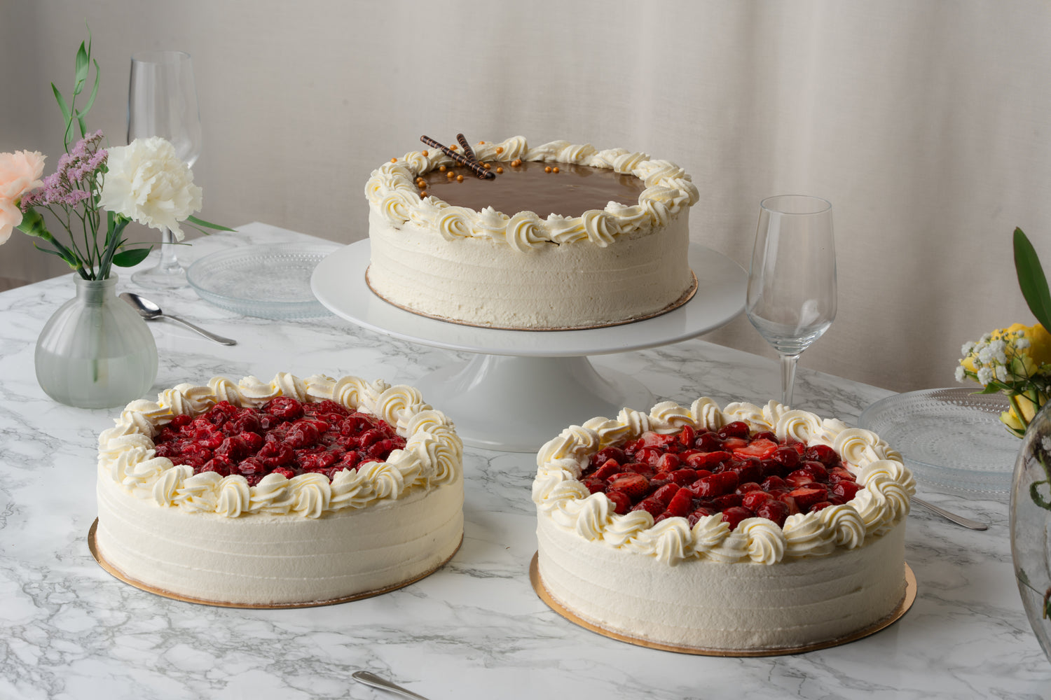 Kahvituspaketti - kahvi/tee ja täytekakkua