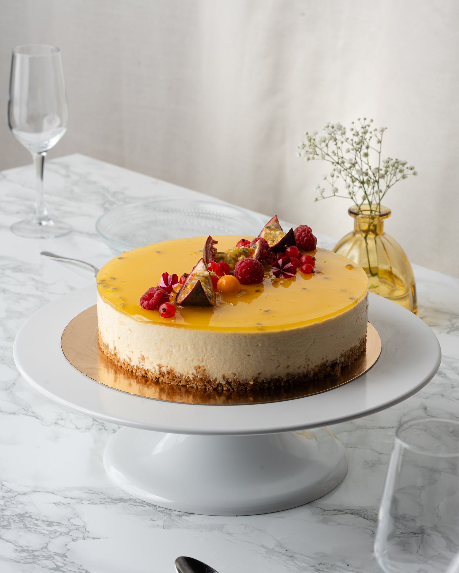 Mango-passion tuorejuustokakku, raikas ja hedelmäinen klassikko, Semma Catering