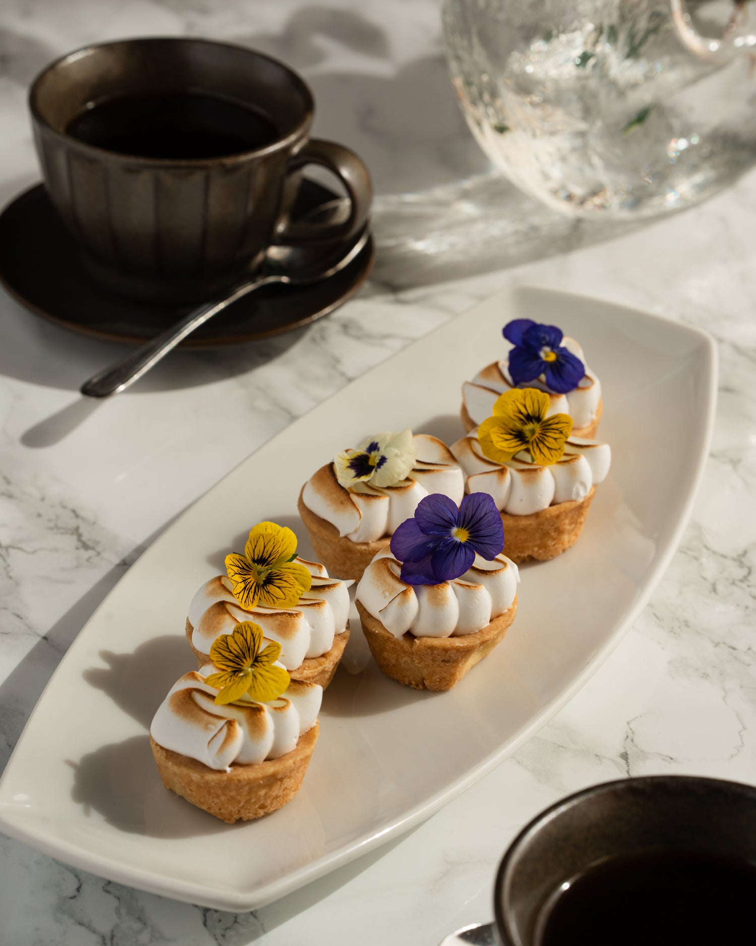 Passion-marenkitartaletti - rapea tartaletti passionhedelmätäytteellä ja paahtuneella marengilla