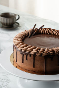 Täyteläinen suklaakakku suklamoussella - Semma Catering